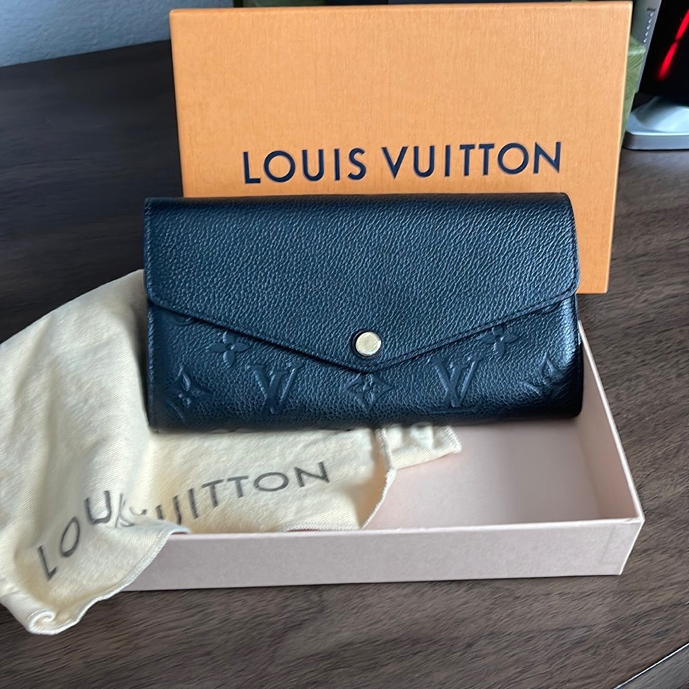 Authentic Louis Vuitton Sarah Wallet